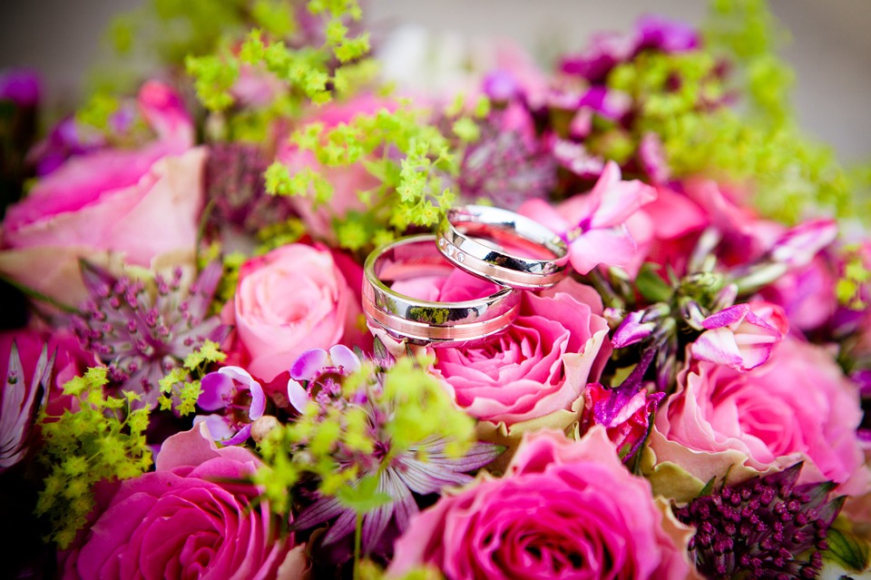 Wedding ring sale flower bouquet