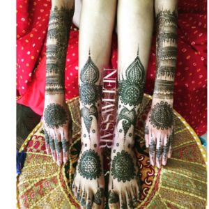 Henna inkwork beautifies the whole bride