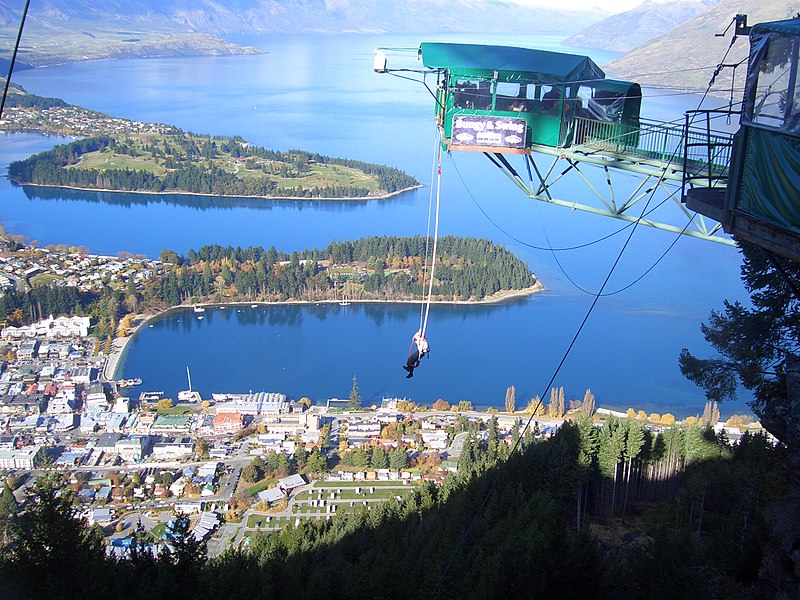 Bungy jumping at Queenstown New_Zealand
